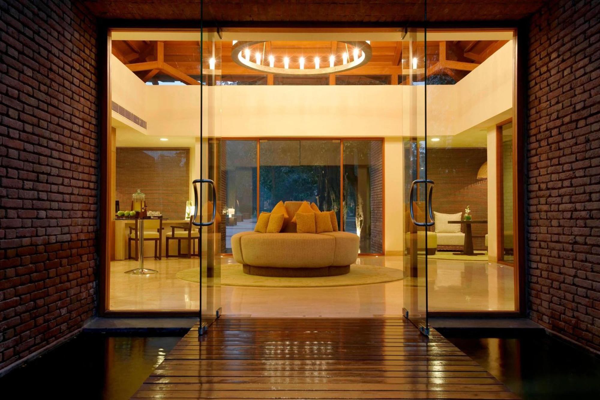 The Westin Sohna Resort & Spa Гургаон Екстериор снимка