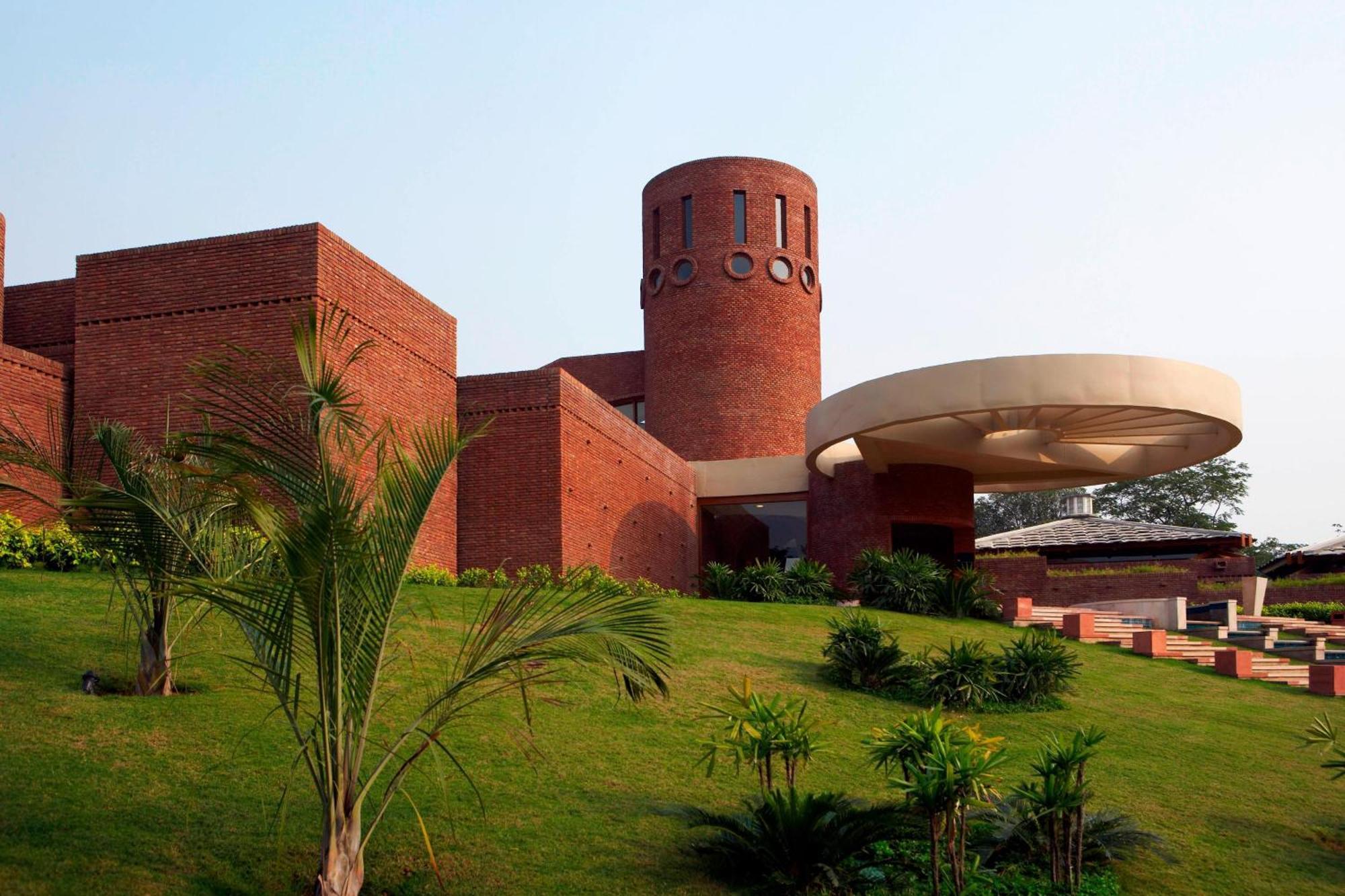 The Westin Sohna Resort & Spa Гургаон Екстериор снимка