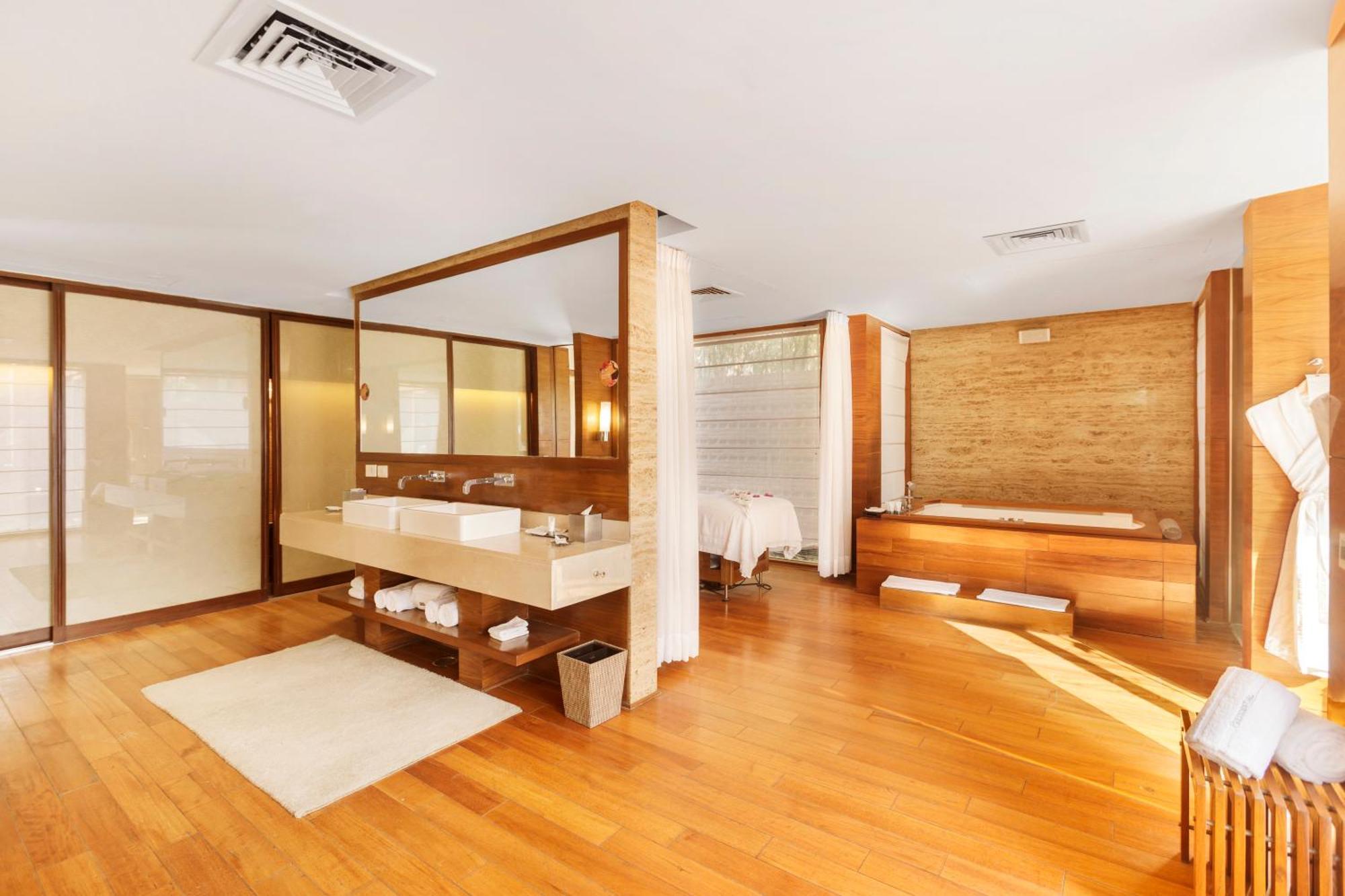 The Westin Sohna Resort & Spa Гургаон Екстериор снимка