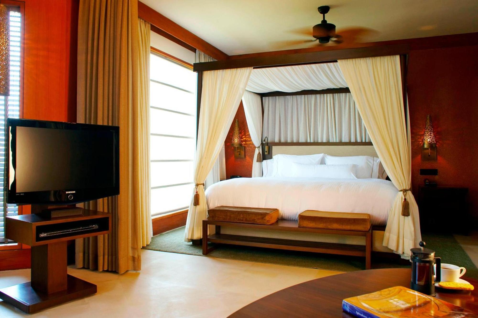 The Westin Sohna Resort & Spa Гургаон Екстериор снимка