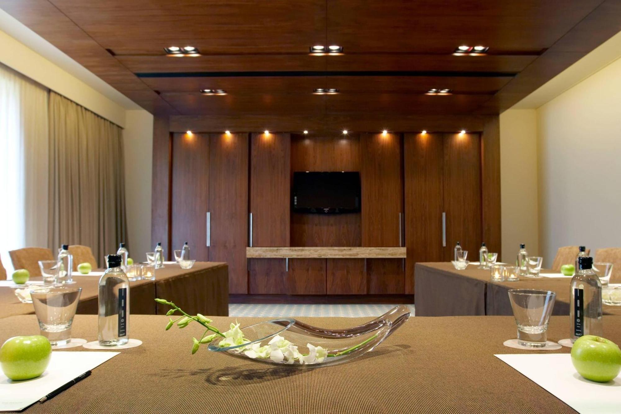 The Westin Sohna Resort & Spa Гургаон Екстериор снимка