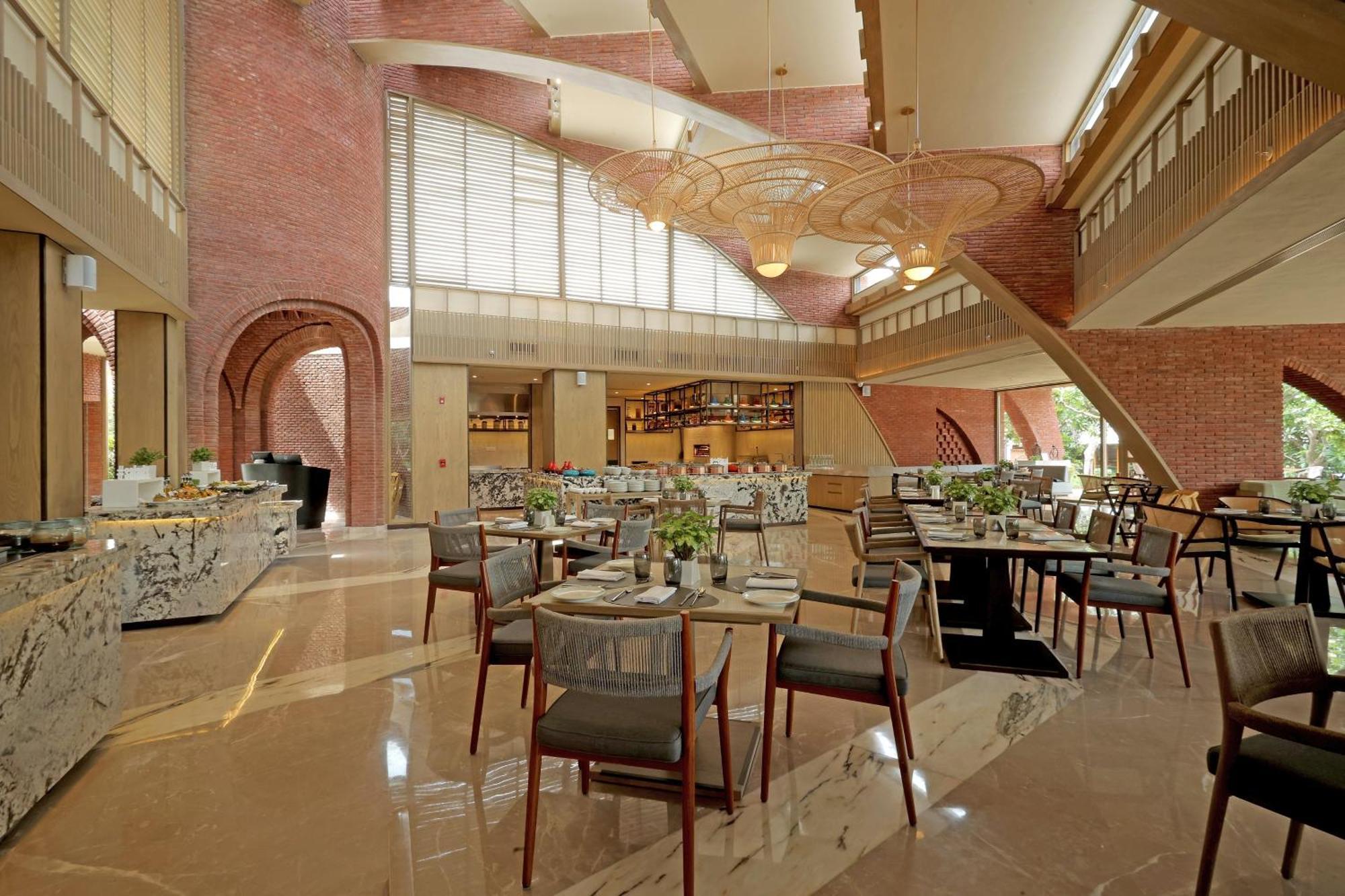 The Westin Sohna Resort & Spa Гургаон Екстериор снимка